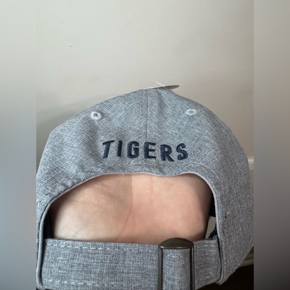 Captivating | NWT Auburn University Gray Logo Adjustable Hat - Picture 4 of 6